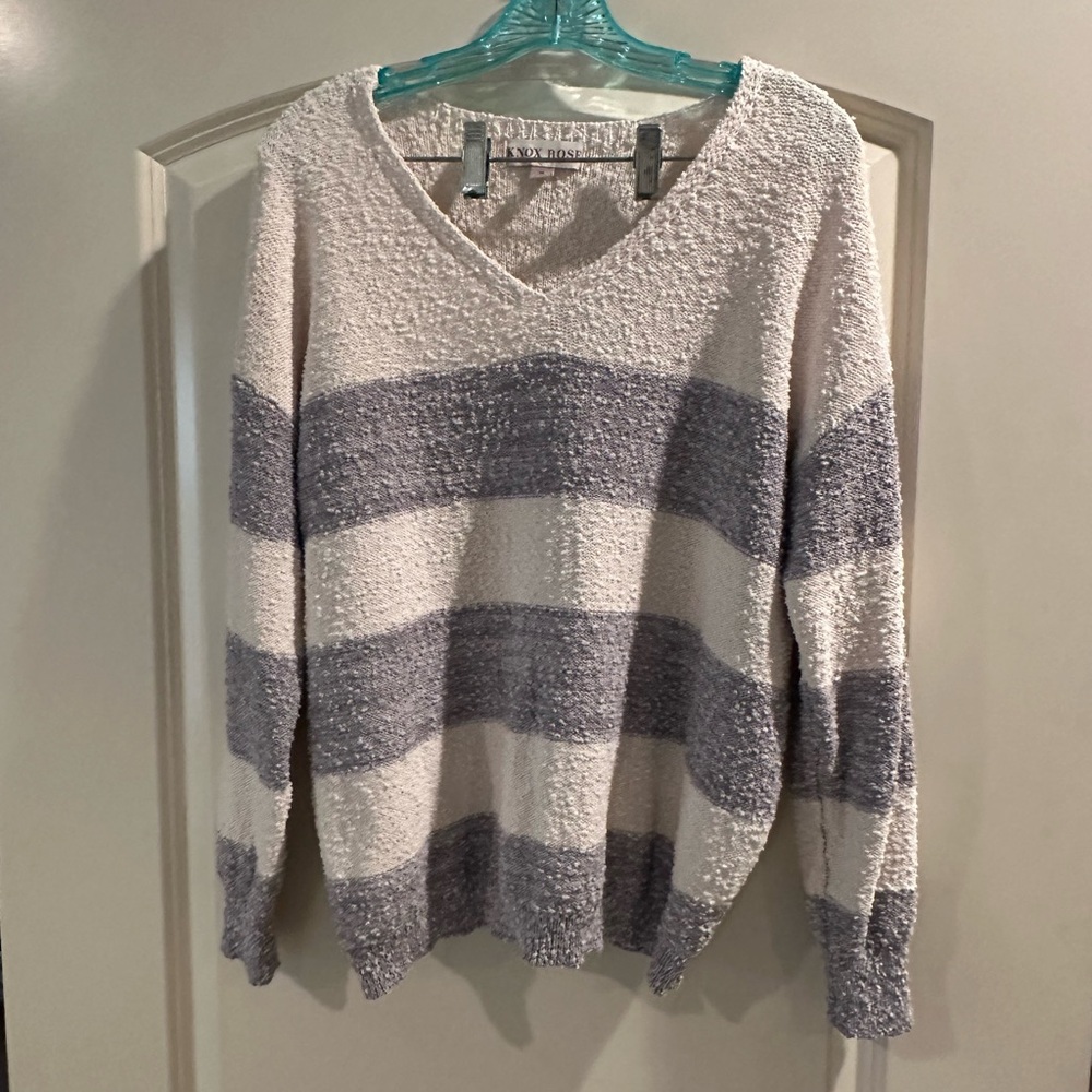 Knox Rose Gray and White V-Neck Sweater